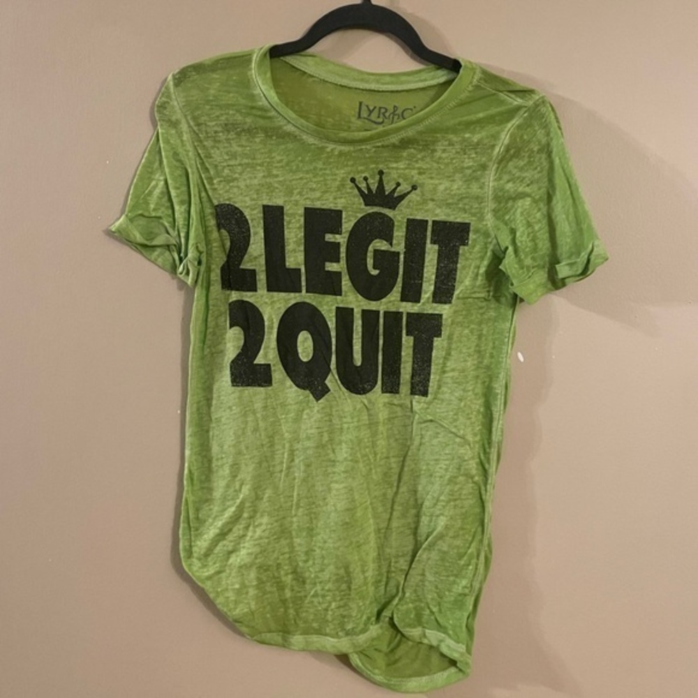 Novelty 2 Legit 2 Quit Green and Black Tee Size Small